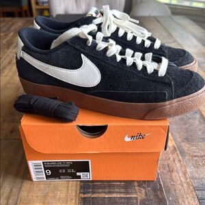 Women's Blazer Low '77 Vintage Suede Casual Sneakers size 9
